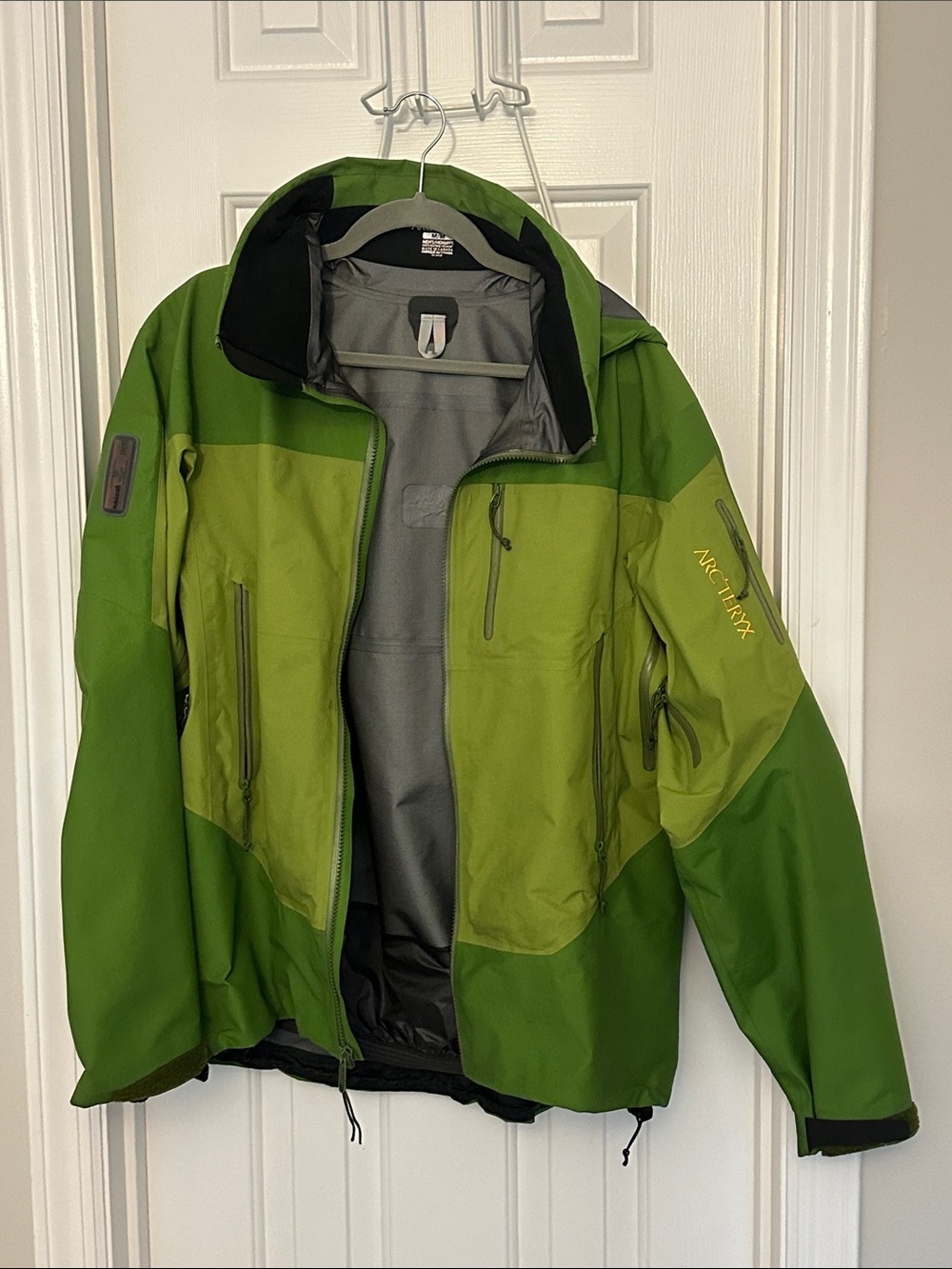 Arc'teryx Two-Tone Green Waterproof Men's Shell Jacket